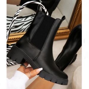 !! NEW !! Black Pull On Lug Sole Chelsea Boots